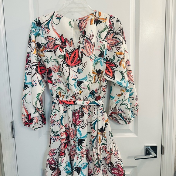 NWT Baltic Born white floral mini dress and ruffle hem w 3/4 puff sleeves - Picture 17 of 17